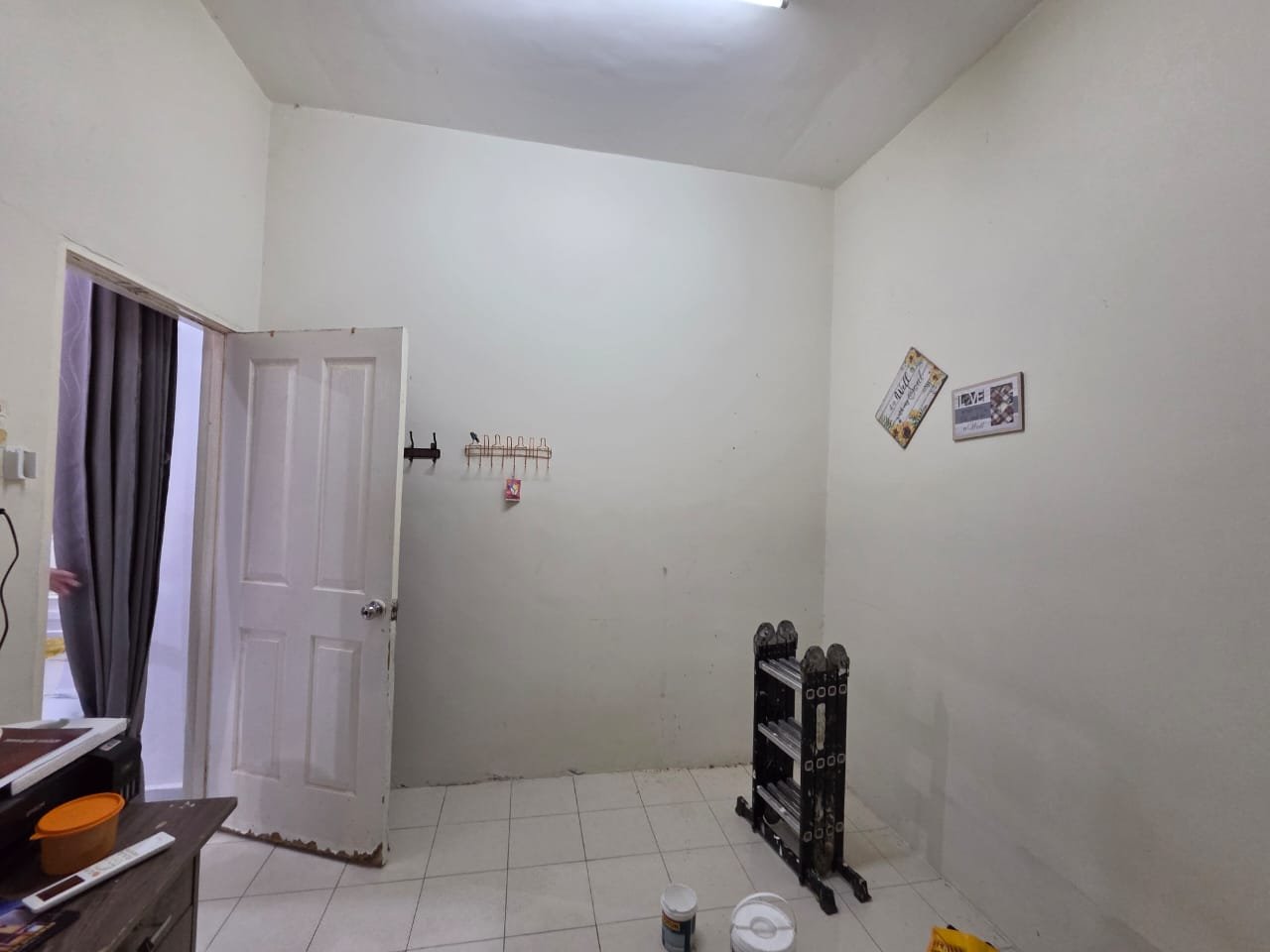 Ruang rumah sebelum kerja custom furniture