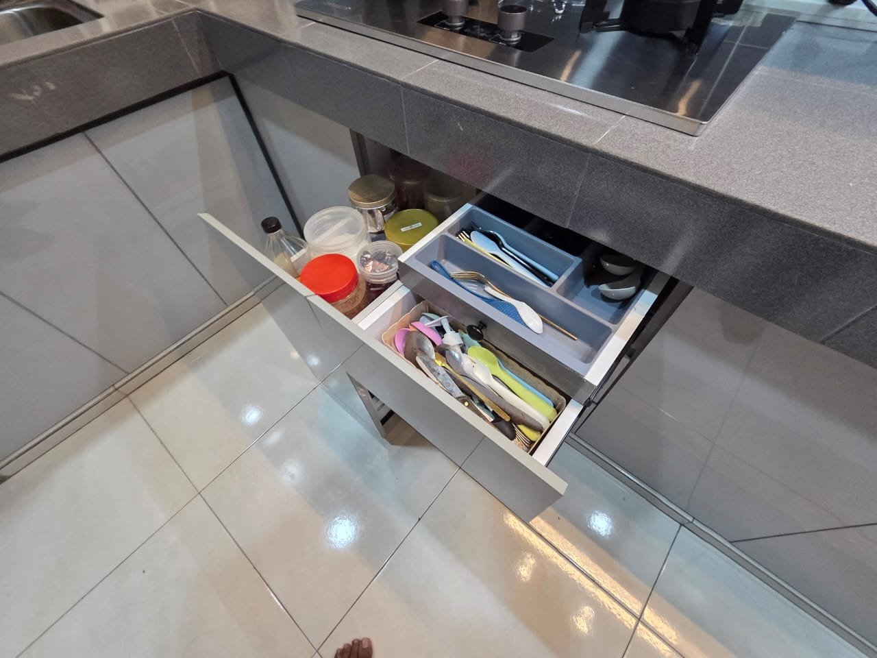 Sistem laci kabinet dapur custom