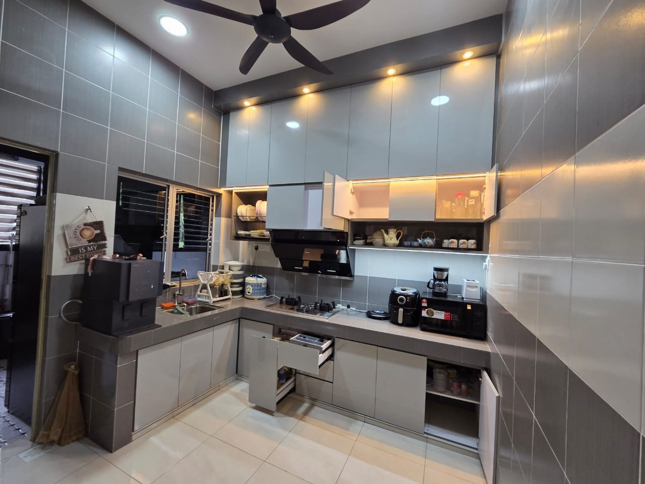 Kabinet dapur grey custom siap