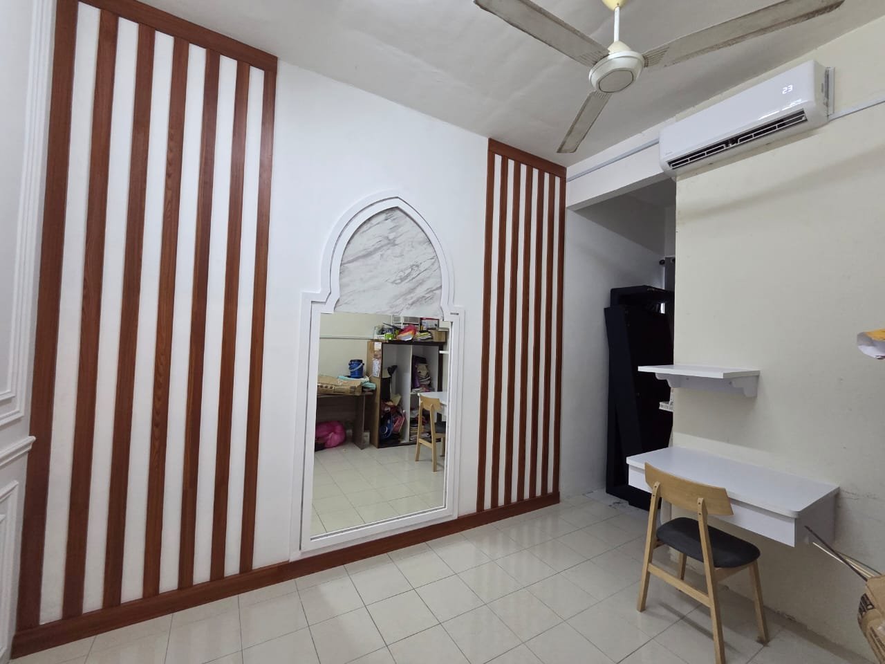Feature wall ruang rumah siap dipasang