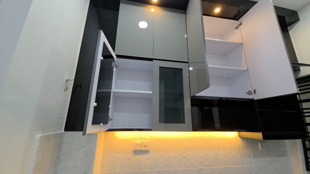 Kemasan kabinet dapur dan ruang simpanan
