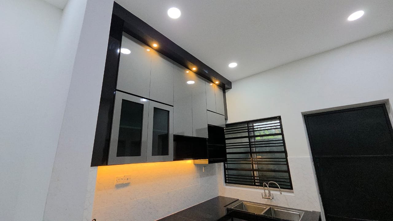 Kabinet dapur black grey siap dipasang