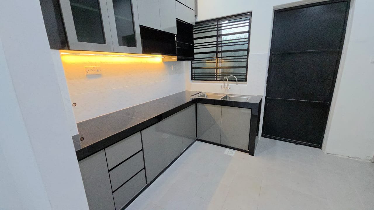Kabinet dapur L-shape siap dipasang