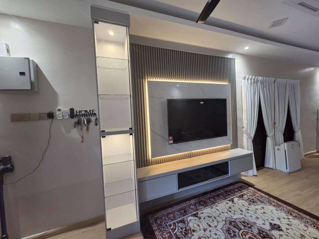 TV cabinet feature wall siap