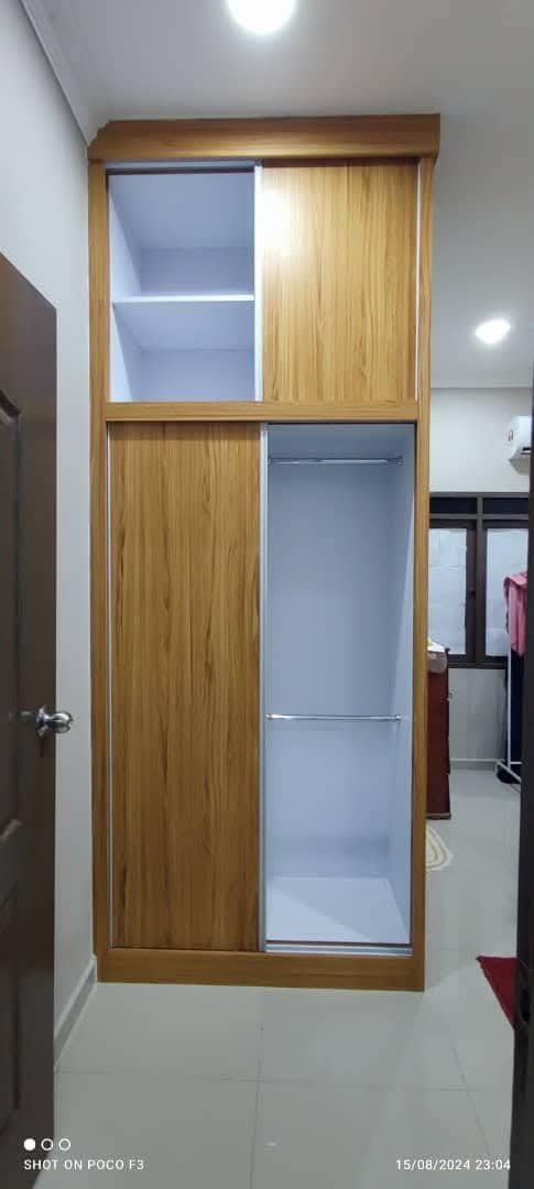 Wardrobe custom pintu kaca dan kayu