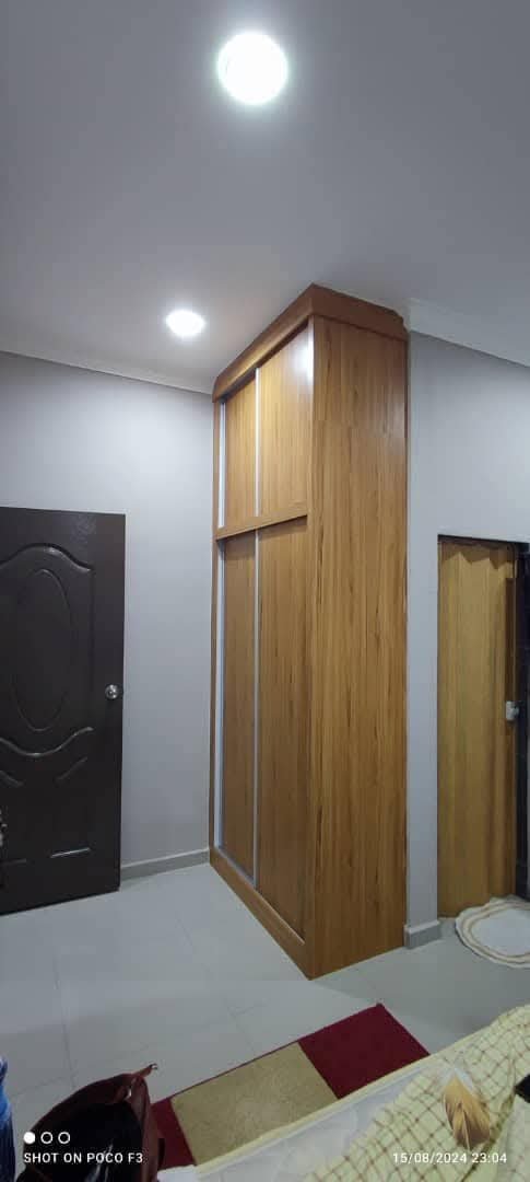 Wardrobe custom untuk ruang bilik